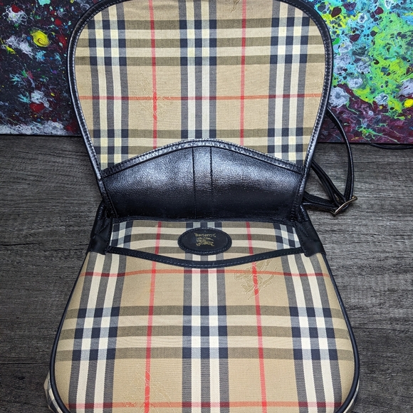 Burberrys | Vintage Horseferry Half Moon Nova Check Shoulder Bag - Picture 6 of 9